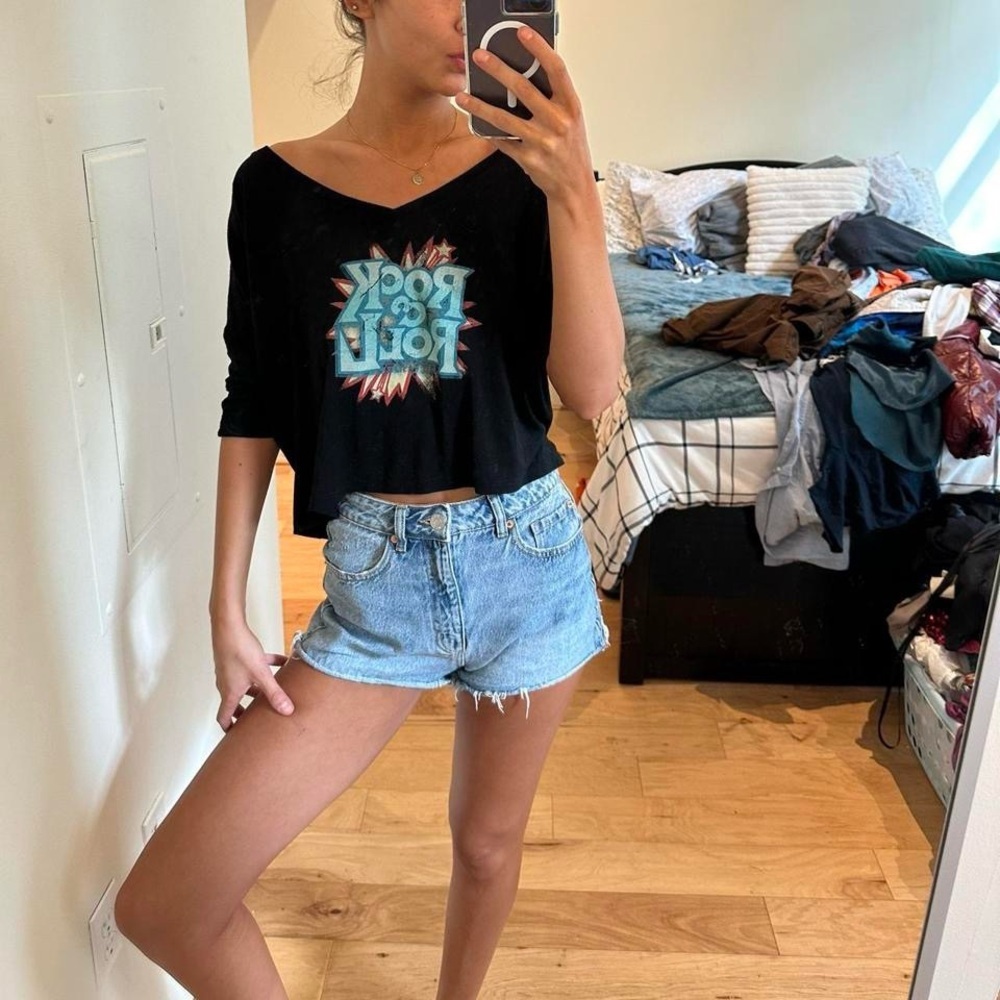 Trendy Black Graphic Short Sleeve Women's Tee